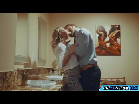 ❤️ כשבלונדינית חזה מפתה אותך בשירותים ציבוריים סקס ב-iw.loanworld.top ☑